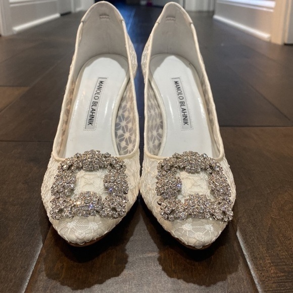 Manolo Blahnik Hangisilace Cream Lace Jewel Buckle pumps size 35EU - Picture 10 of 15